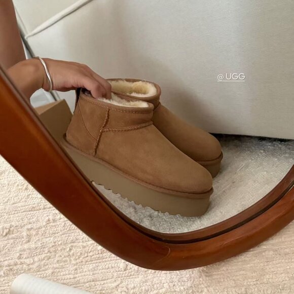 UGG Disco Platform: Elevate Your Style, Not Your Discomfort - Picture 2 of 5